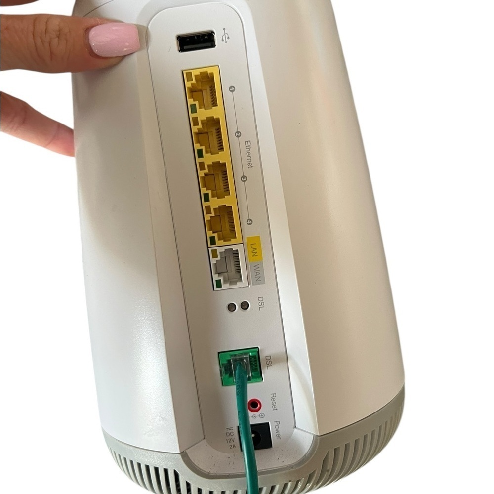 CenturyLink Wireless Modem Model# C4000BZ - Picture 4 of 6
